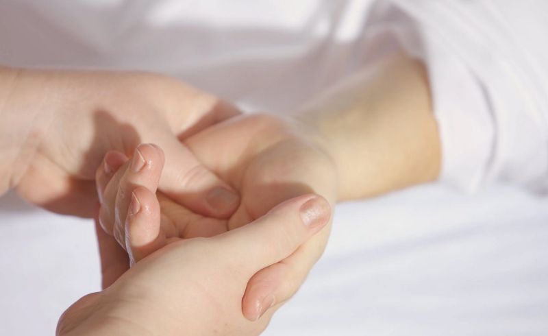 Wat is handreflexologie en hoe kun je het zelf leren?